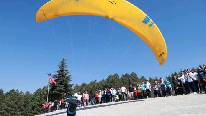 Yalnız Ardıç’ta Gökyüzü Renklendi, Festivalinin İlk Günü Coşkuyla Tamamlandı